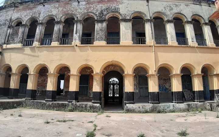 murapara rajbari in bangladesh is being used as an educational institution