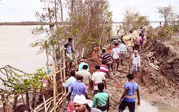 the picture has not changed even after amfan the people of sundarbans are afraid of the earthen dam