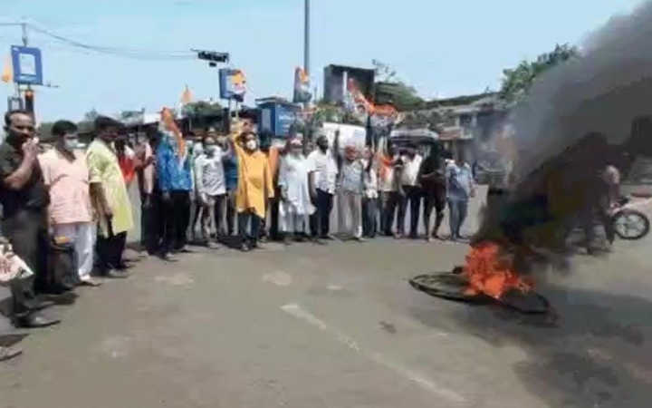 arrest of party leaders and ministers tmc protests across the state by burning tires in violation of covid rules