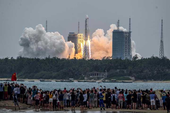 out of control chinese rocket likely to crash into earth on 8 may