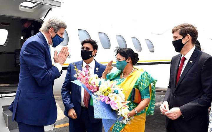 john kerry arrived in dhaka