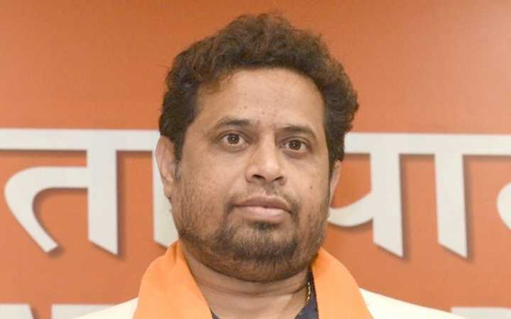 bjp mp saumitra khan meets with mukul roy and his son