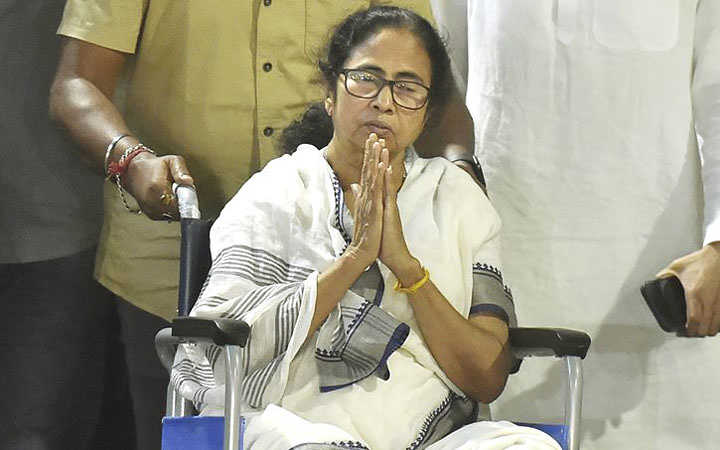 mamata banerjee to conduct roadshow on wheelchair in kolkata