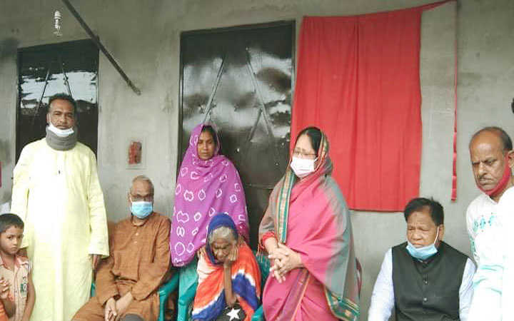 mp ferdousi islam jessi built two houses for the family of the late awami league worker at her own funding