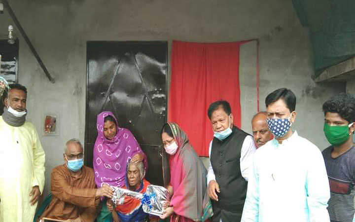 mp ferdousi islam jessi built two houses for the family of the late awami league worker at her own funding