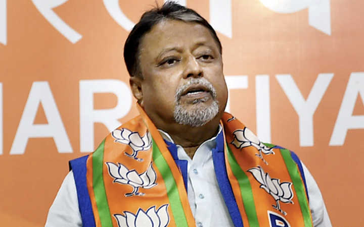 mukul roy and his wife affected corona has to be admitted to the hospital