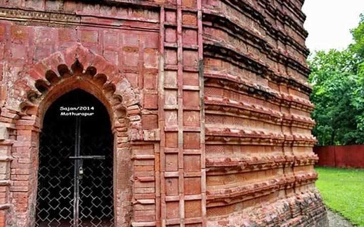 ancient architecture of mathurapur deul in bangladesh