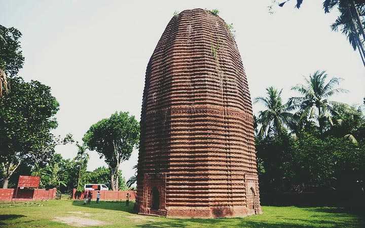 ancient architecture of mathurapur deul in bangladesh