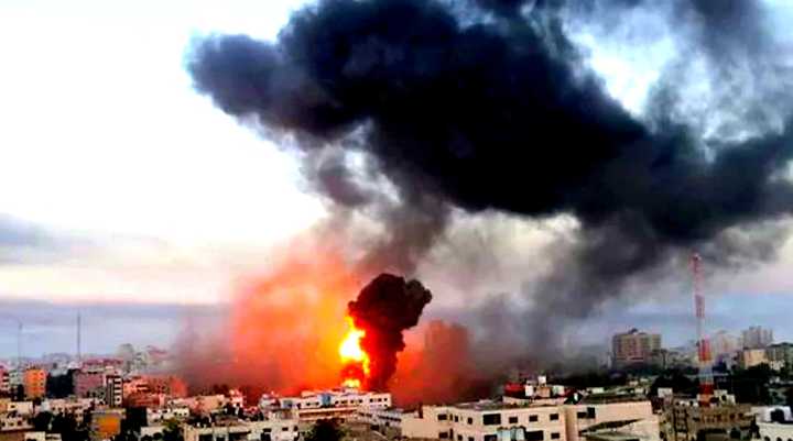 israel strikes gaza in retaliation for fire balloons