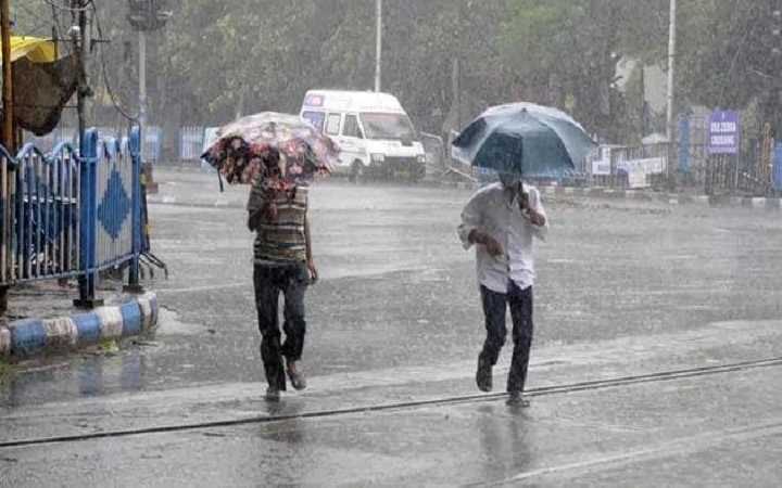 rain with thunderstorms in three districts of the state within a few hours