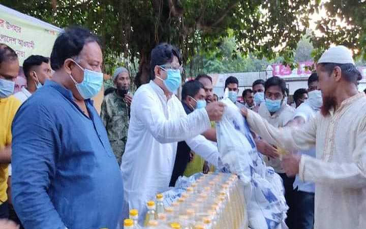 distribution of iftar items on the initiative of awami swechasebak league in dhaka