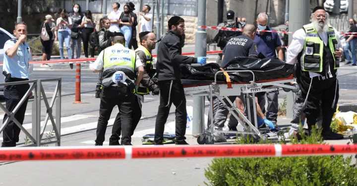 palestinian terrorist stabbed 2 israelis in jerusalem