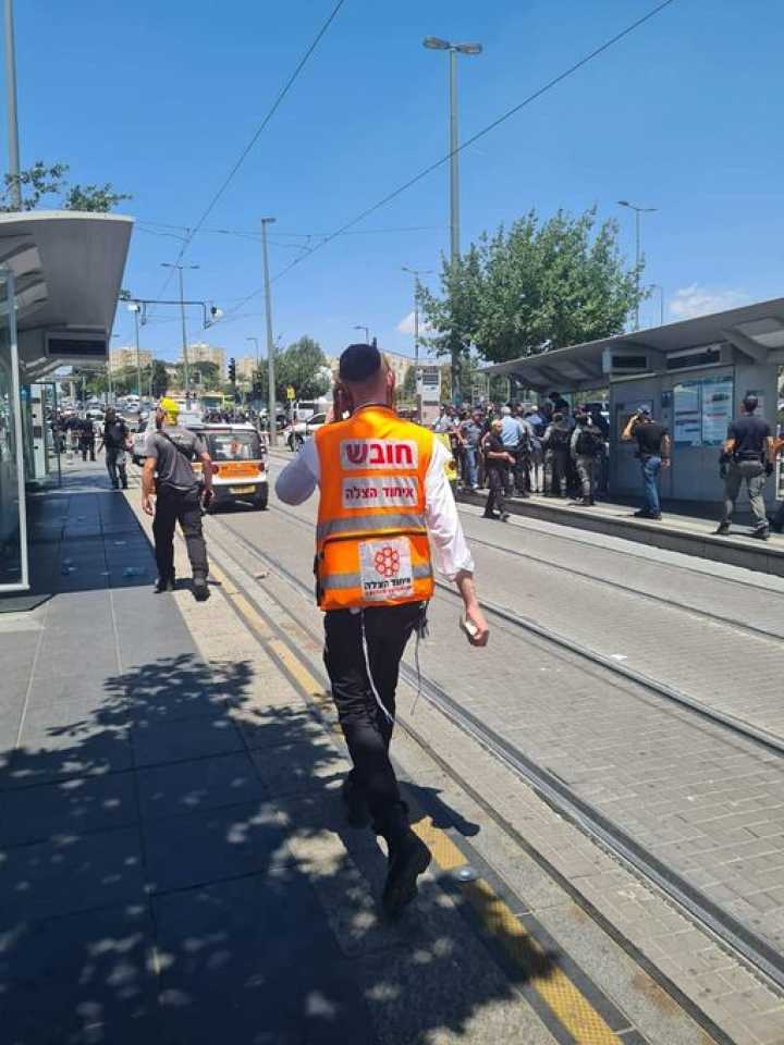 palestinian terrorist stabbed 2 israelis in jerusalem