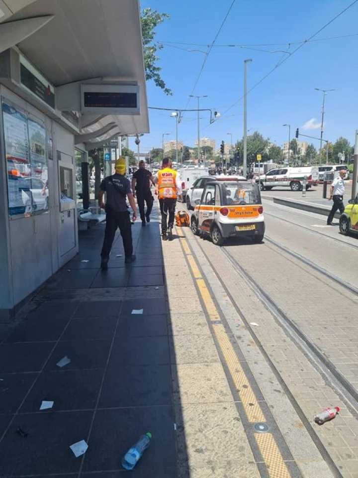 palestinian terrorist stabbed 2 israelis in jerusalem