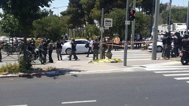 palestinian terrorist stabbed 2 israelis in jerusalem