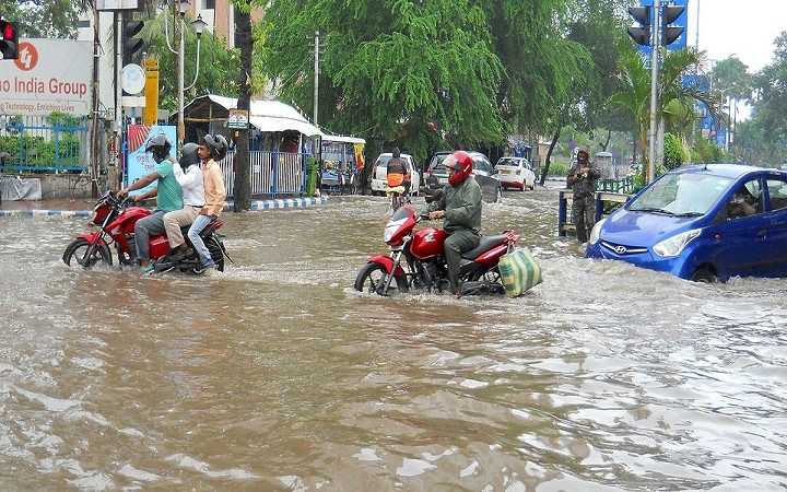 heavy rain in different districts of south bengal including kolkata in the next 24 hours