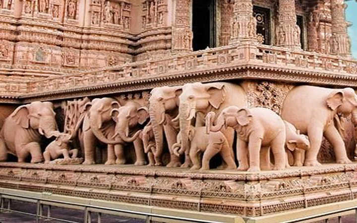 world largest hindu temple built in delhi during this period