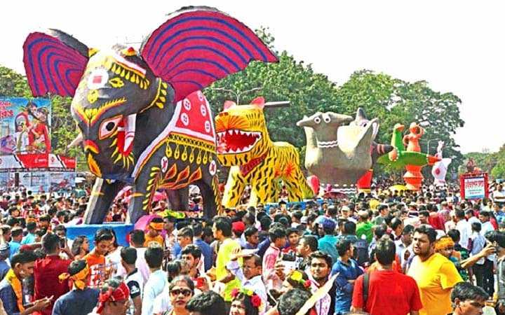 institute of fine artss traditional mangal shobhajatra in bangladesh