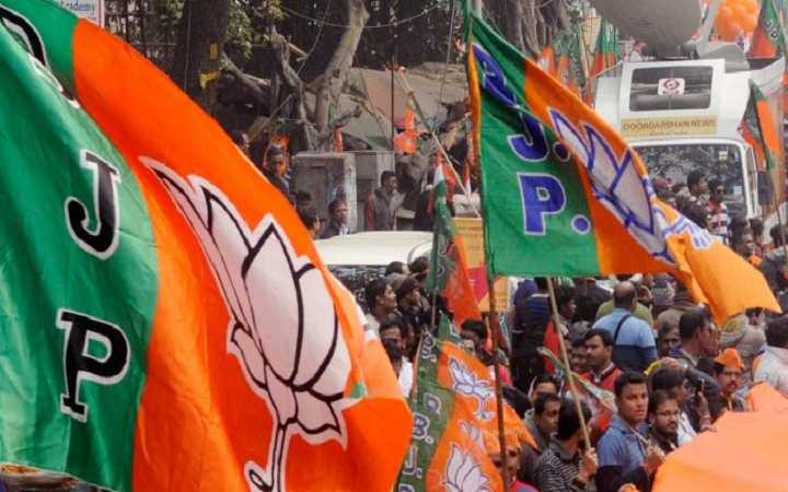 surprise attack on five bjp workers in west medinipur