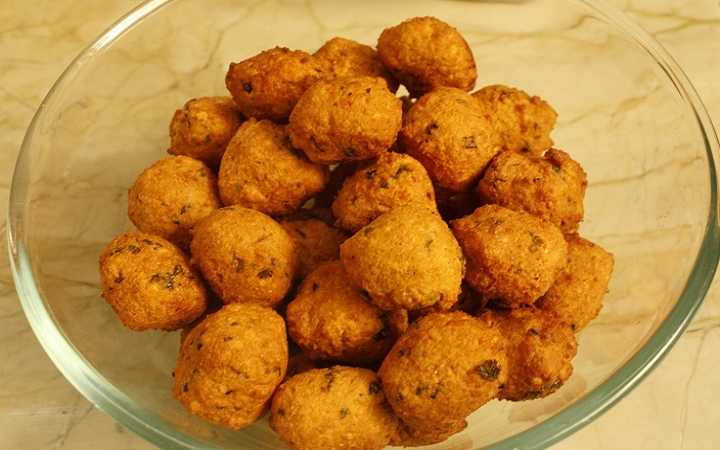 easily make mug dal pakora at home