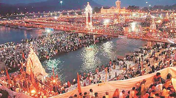 thousands of devotees gathered in haridwar kumbh during corona