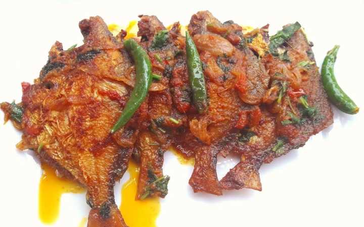 try rupchanda fish dopeyaja with hot rice