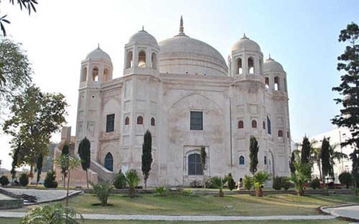 death of abul fazl and mysterious grave in lahore