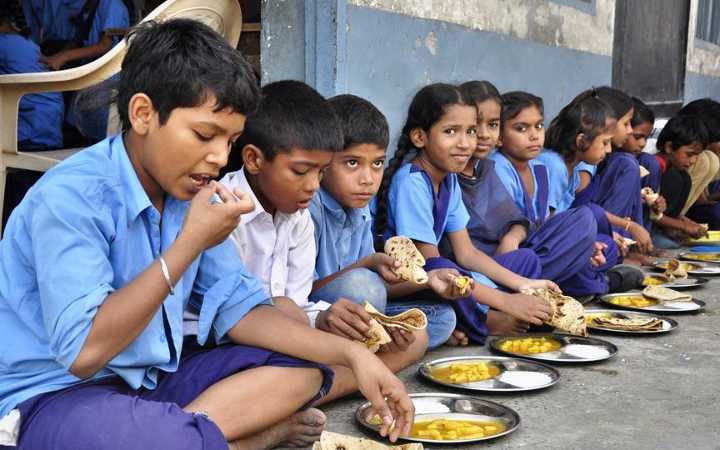 mid day meal corruption allegation in kolkata