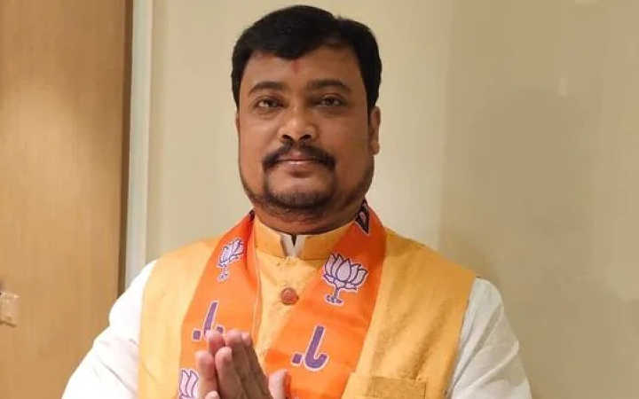 kaliaganj bjp mla soumen roy left district party whatsapp group after mukul roy join tmc