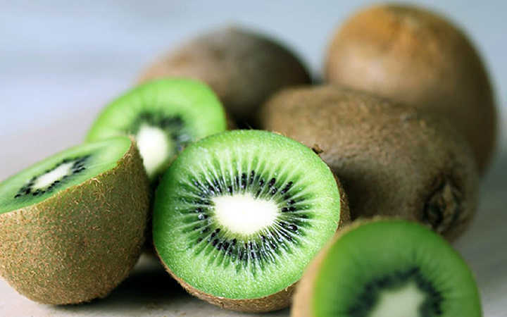 eat kiwi juice to boost immunity in corona atmosphere