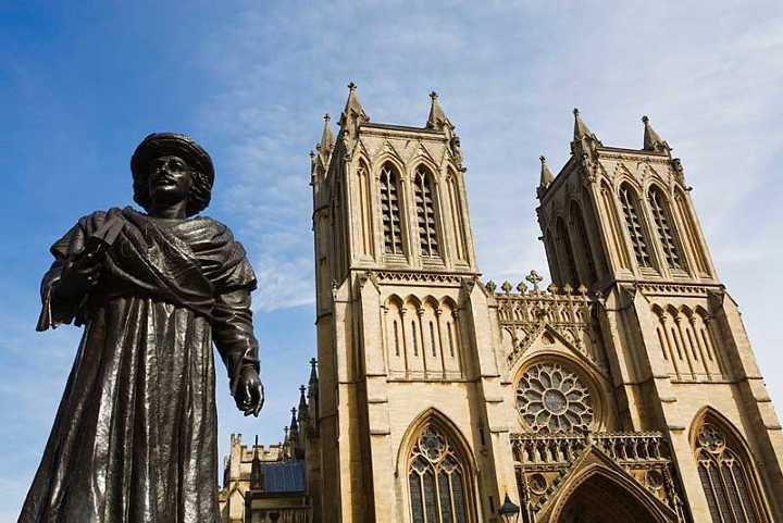 precious things stolen from raja rammohan roy museum kolkata