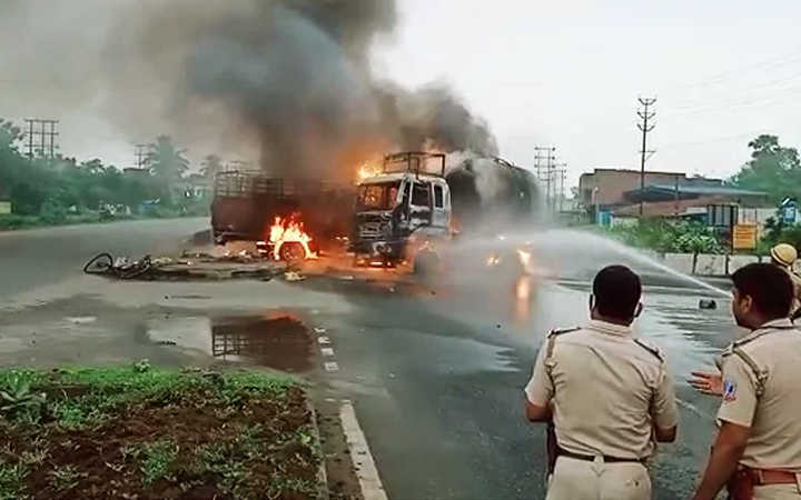 three killed in fire on asansol national highway