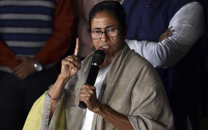 mamata banerjee at nizam palace after firhad hakim subrata mukherjee madan mitra sovan chatterjee arrested by cbi in narada case