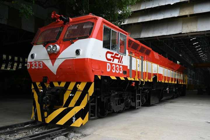 railways has exported a 3000 hp locomotive to mozambique