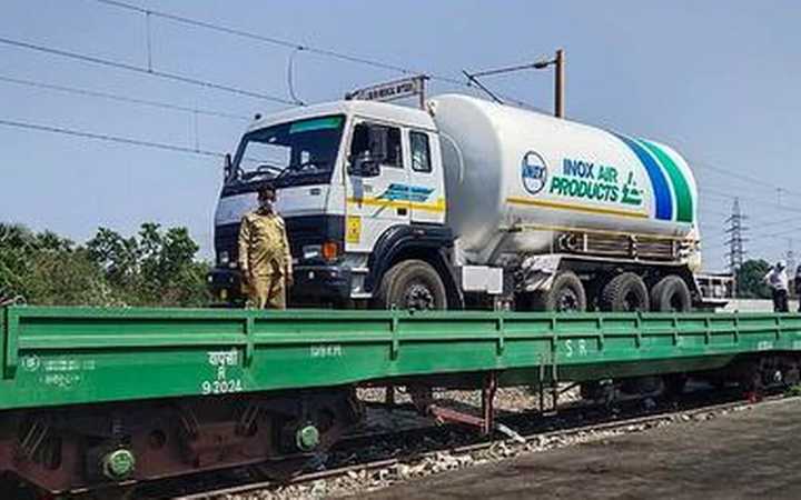 oxygen express deliver nearly 14500 mt of liquid medical oxygen in more than 884 tankers by 224 oxygen express to the nation