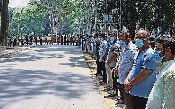 rajshahi university teachers association human chain in protest of israels barbaric attack on palestinian