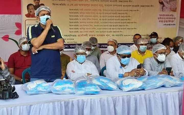 distribution of masks head covers and food items at the initiative of awami swechasebak league in dhaka