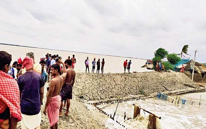 the water is rushing into the village of gosabar