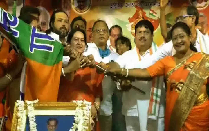 barrackpore councillor sudha ghosh and her husband joined the bjp