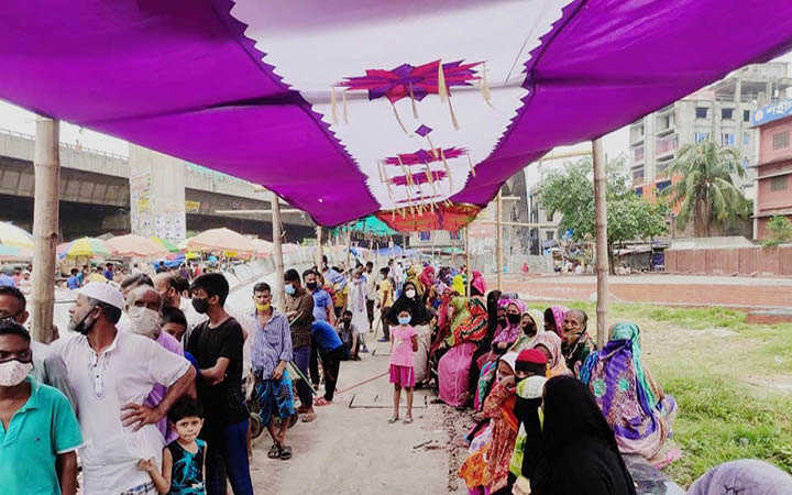 distribution of eid gifts among helpless people at the initiative of swechasebak league in dhaka